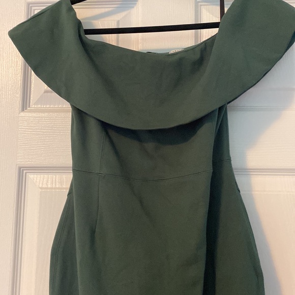 Babaton off the shoulder body-con emerald green dress - Picture 3 of 5